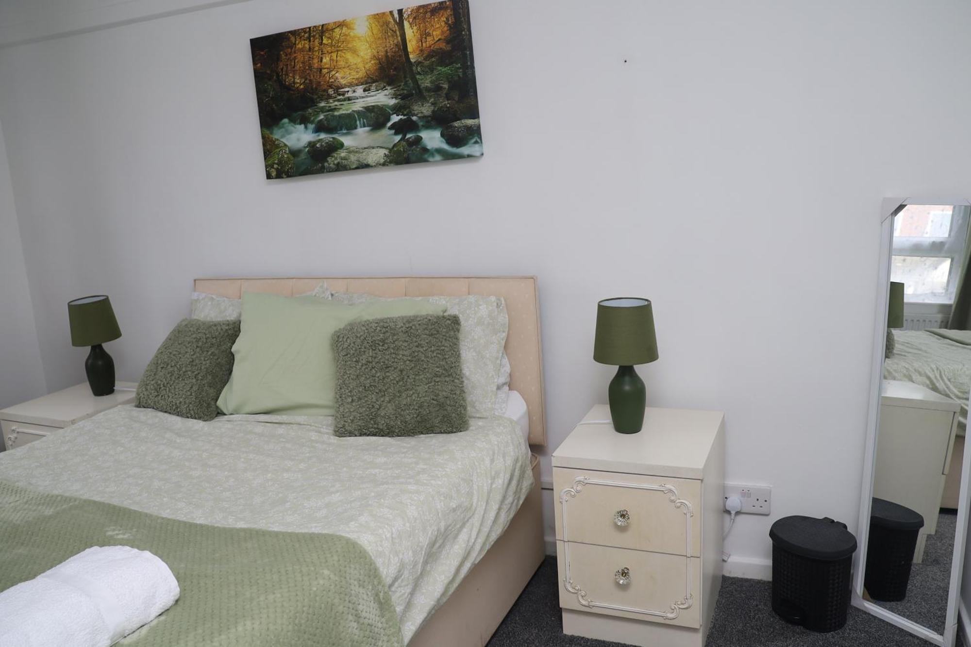 Superb 3 Bedroom Flat In Stafford Exterior photo